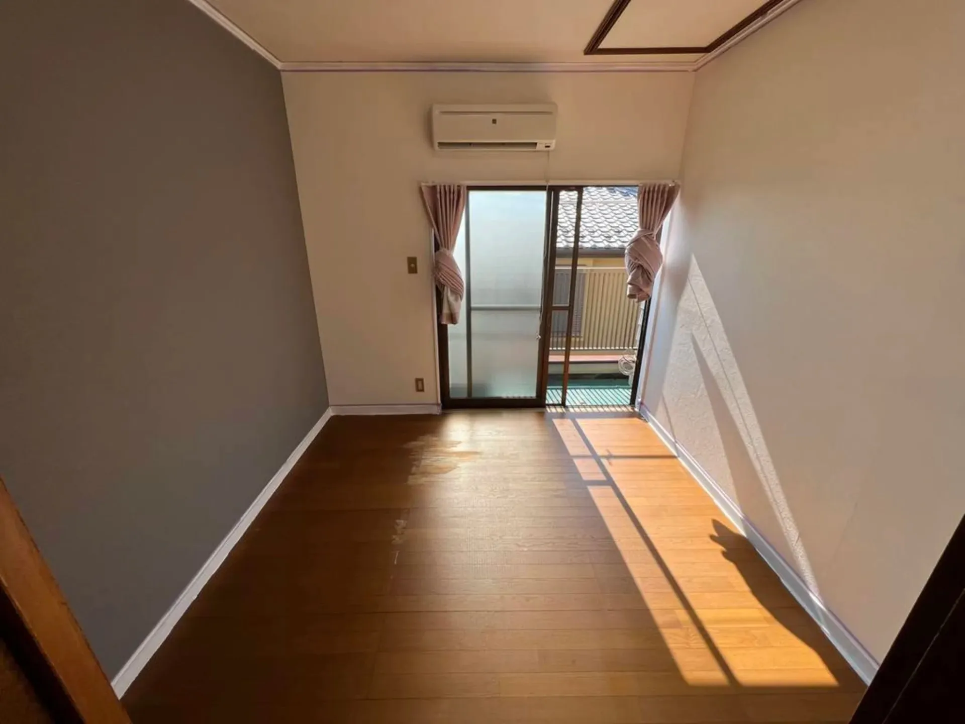 洋間床 施工前(フローリング)